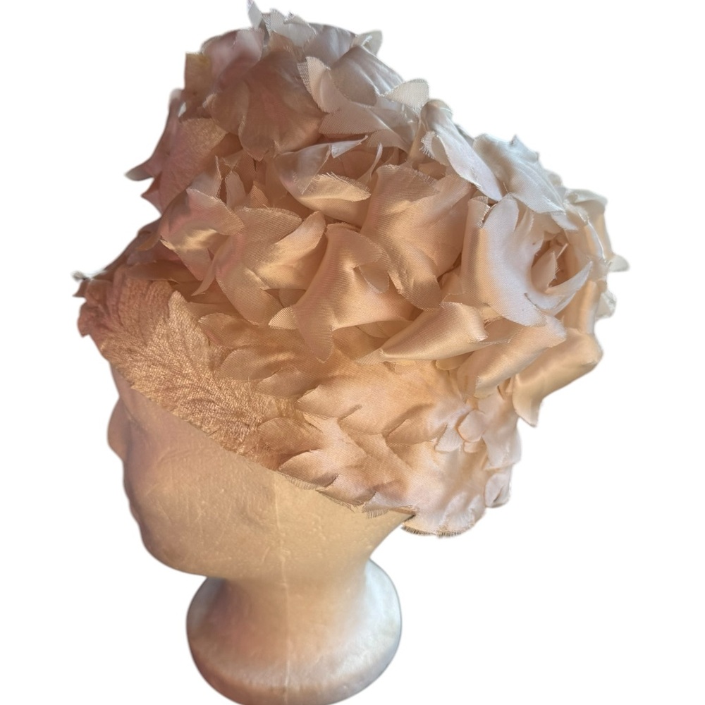 1960s Cream Colored Floral Petal Peach Bucket Hat - Picture 3 of 5